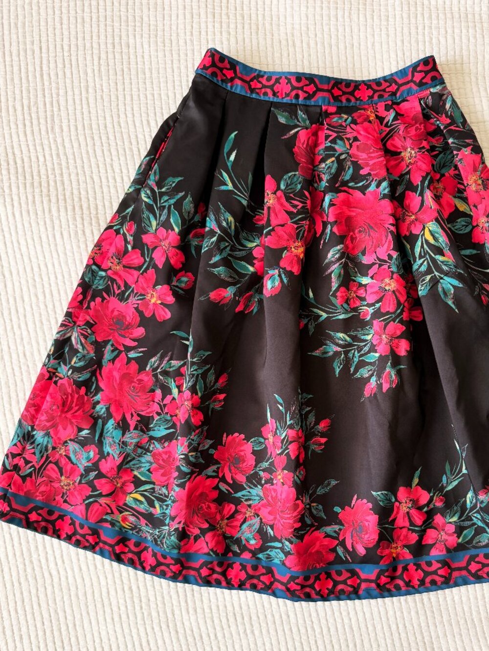 Flying Tomato Floral Skirt Size M